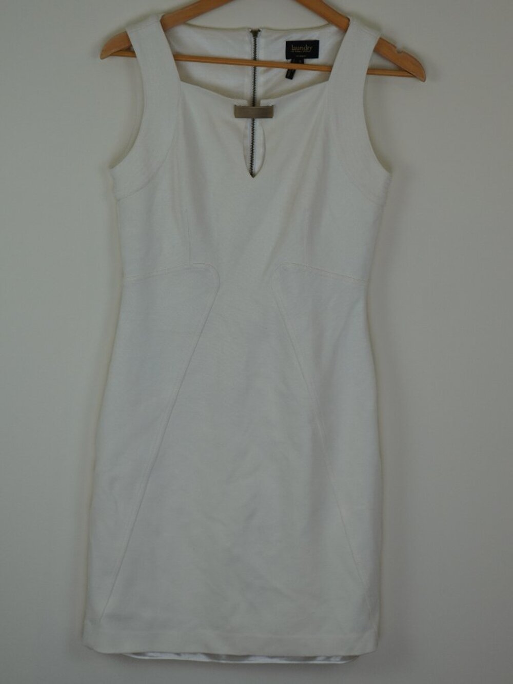 Laundry by Shelli Segal Y2K white mini dress with metal embellishment NWOT Sz S